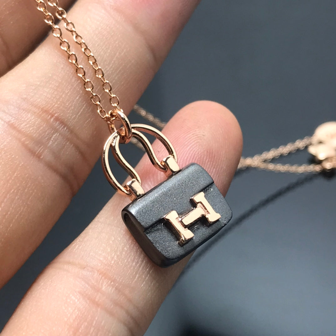 [Limara]WOMEN'S HM AMULETTES CONSTANCE PENDANT NECKLACE