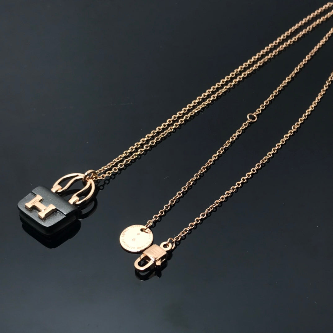 [Limara]WOMEN'S HM AMULETTES CONSTANCE PENDANT NECKLACE