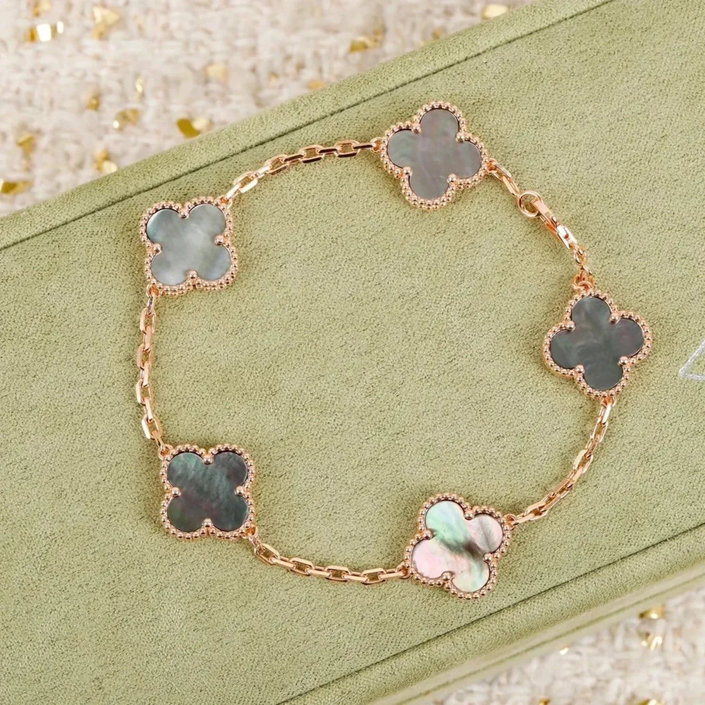 [Limara]LUCKY CLOVER 5-MOTIF BRACELET - GREY MOTHER-OF-PEARL COLLECTION