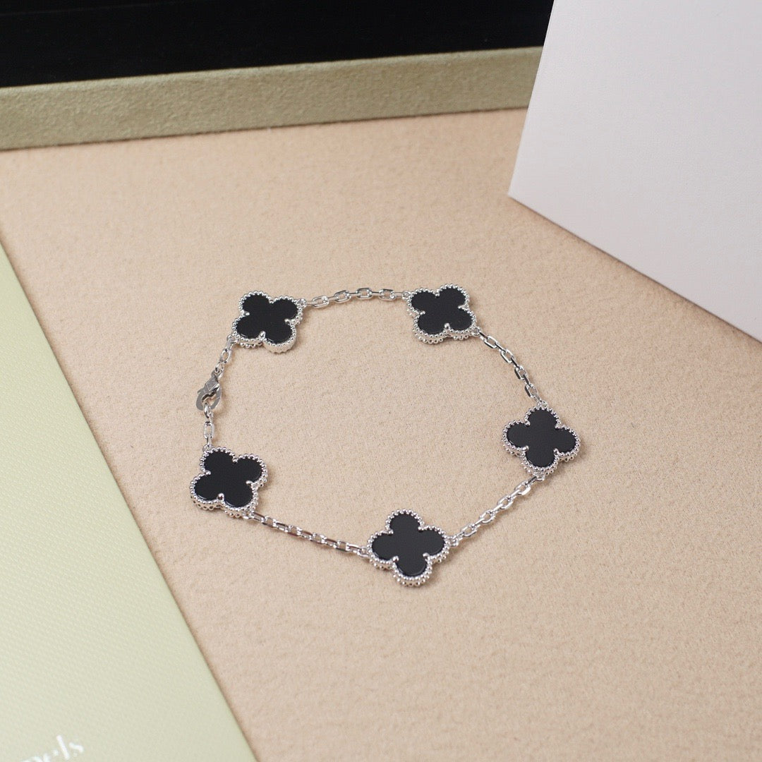 [Limara]LUCKY CLOVER 5-MOTIF BRACELET - BLACK OXNY COLLECTION