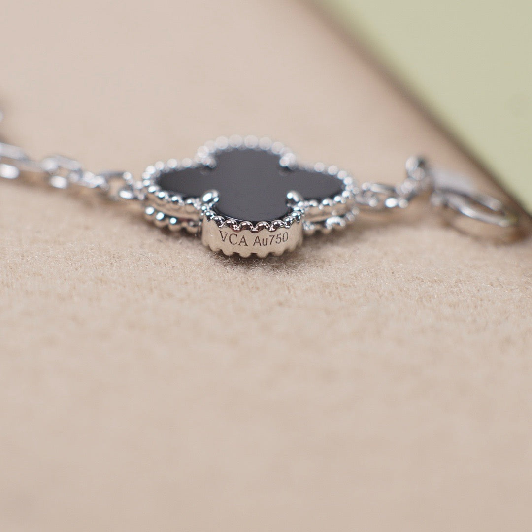 [Limara]LUCKY CLOVER 5-MOTIF BRACELET - BLACK OXNY COLLECTION