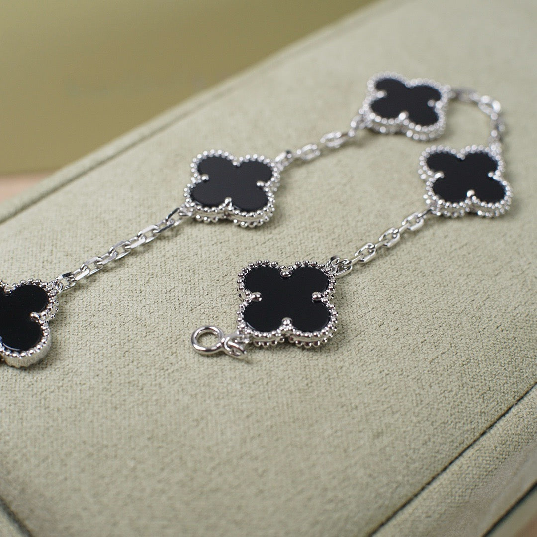 [Limara]LUCKY CLOVER 5-MOTIF BRACELET - BLACK OXNY COLLECTION