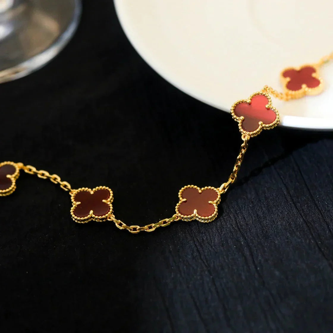 [Limara]LUCKY CLOVER 5-MOTIF BRACELET - RED CARNELIAN COLLECTION