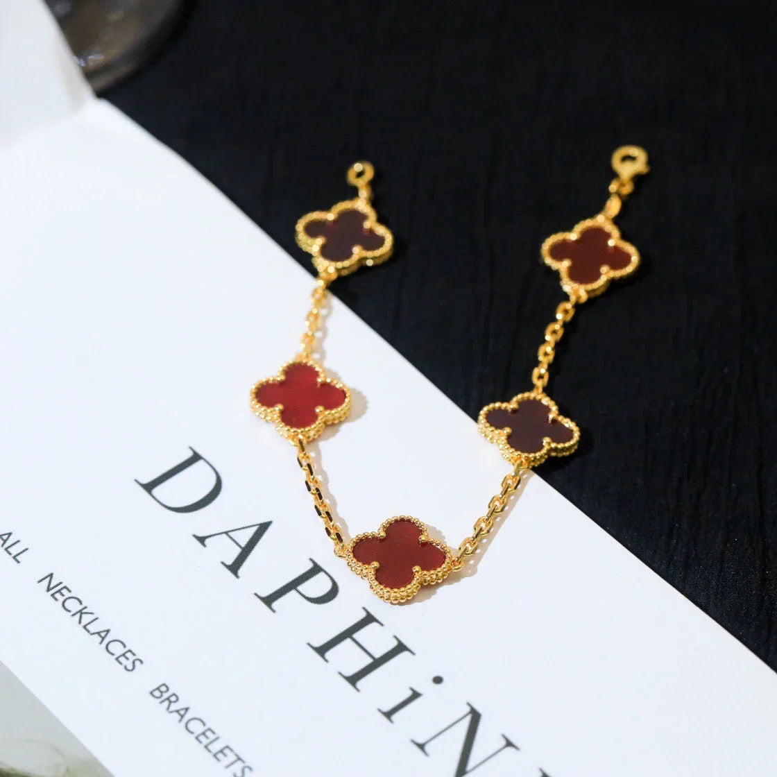 [Limara]LUCKY CLOVER 5-MOTIF BRACELET - RED CARNELIAN COLLECTION