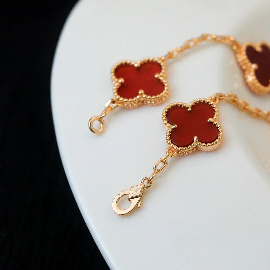 [Limara]LUCKY CLOVER 5-MOTIF BRACELET - RED CARNELIAN COLLECTION