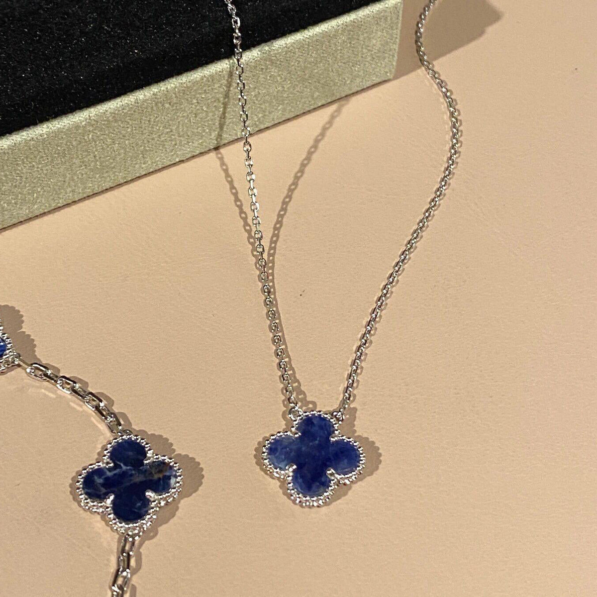 [Limara] CLOVER 15MM PIETERSITE NECKLACE SILVER