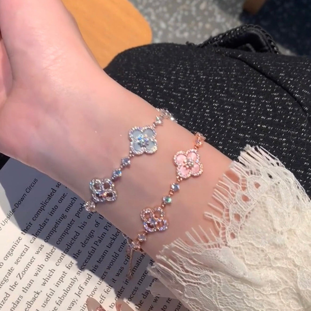 [Limara] CLOVER 5 MOTIF PINK BLUE RED WHITE BRACELET