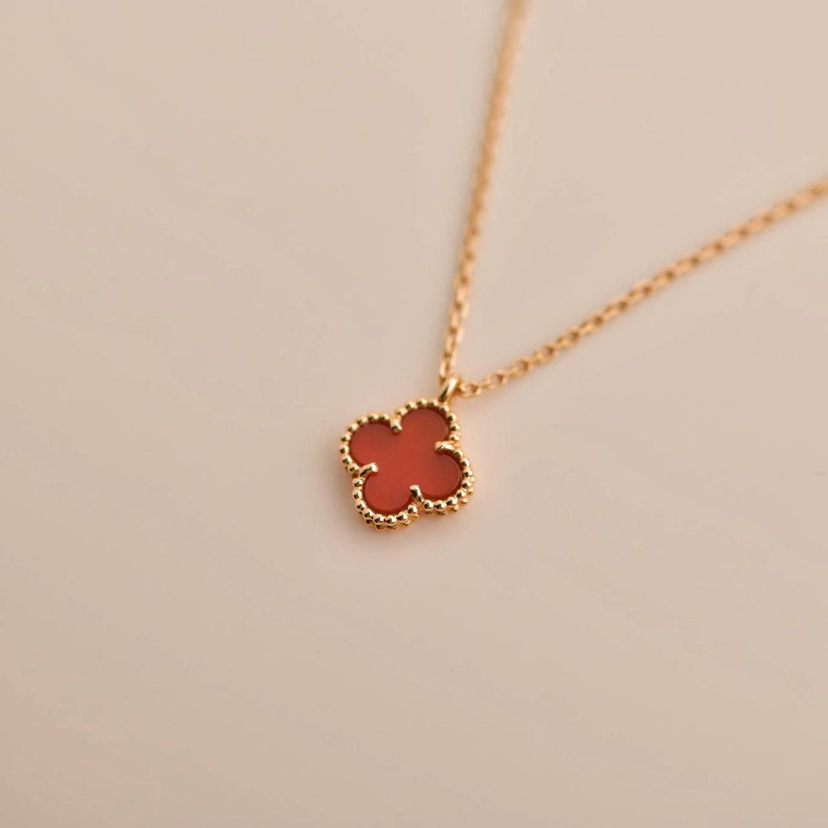 [Limara]CLOVER MINI 9.5MM WHITE CARNELIANS NECKLACE