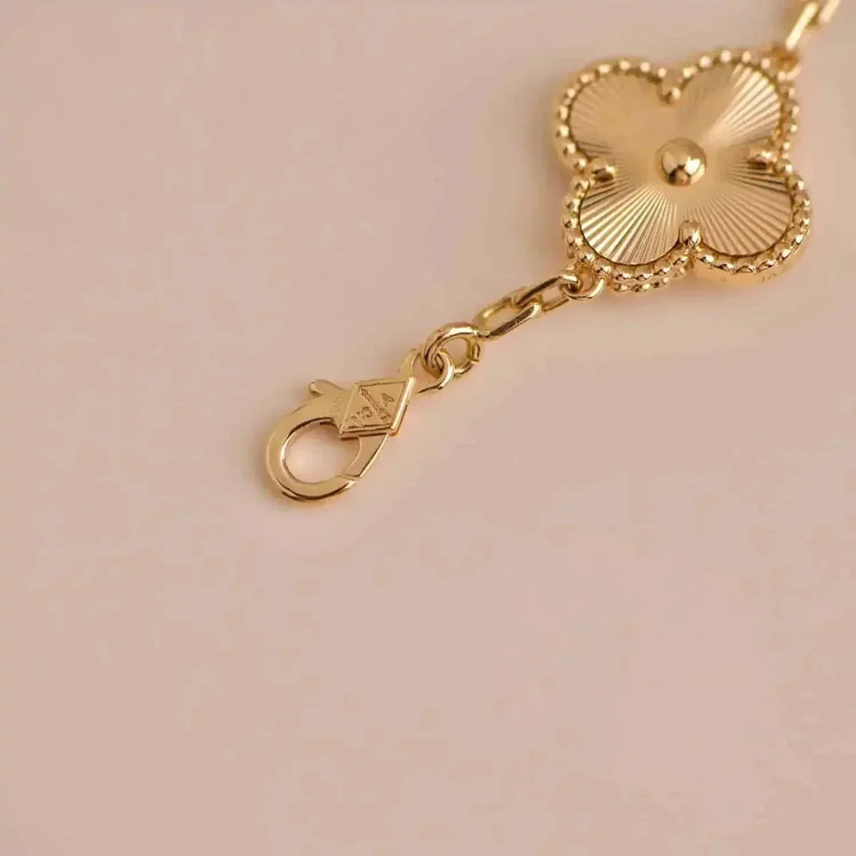 [Limara]  CLOVER 5 MOTIF LASER BRACELET COLLECTION
