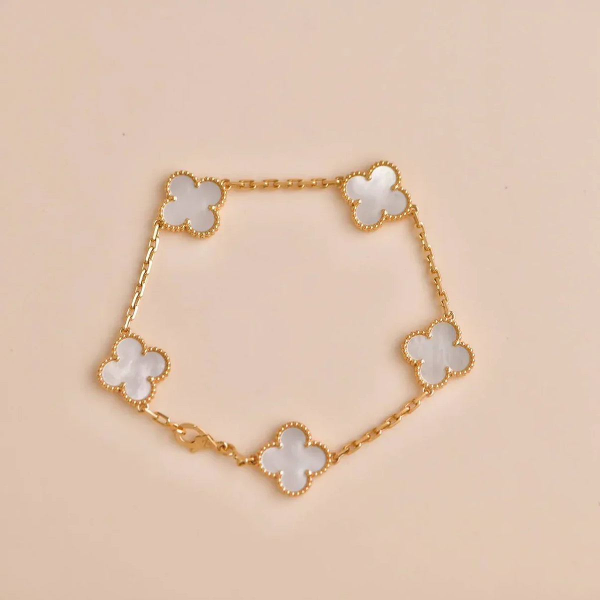 [Limara]LUCKY CLOVER 5-MOTIF BRACELET - WHITE MOTHER-OF-PEARL COLLECTION