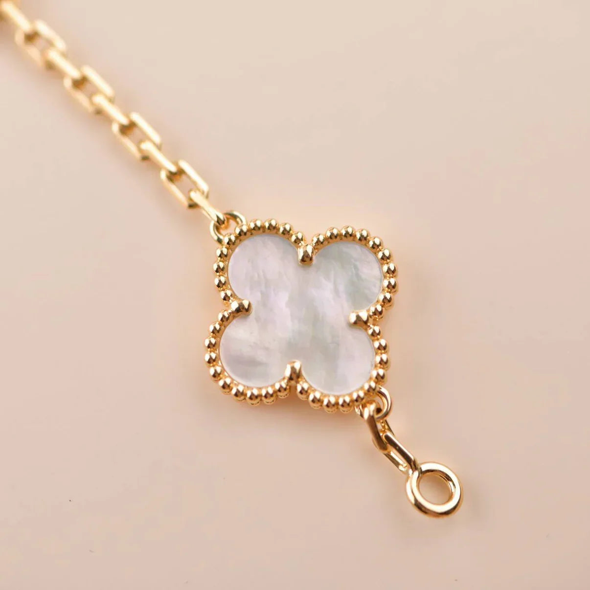 [Limara]LUCKY CLOVER 5-MOTIF BRACELET - WHITE MOTHER-OF-PEARL COLLECTION