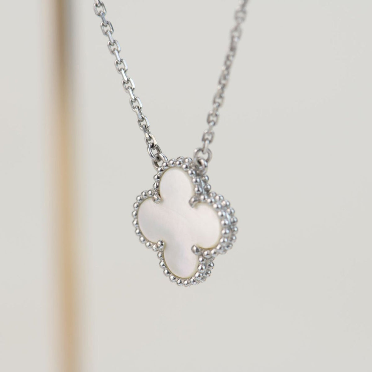 [Limara]CLOVER  15MM WHITE MOTHER-OF-PEARL SILVER