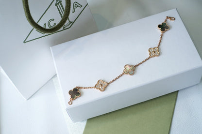 [Limara]LUCKY CLOVER 5-MOTIF BRACELET - GREY MOTHER-OF-PEARL COLLECTION