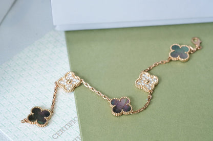 [Limara]LUCKY CLOVER 5-MOTIF BRACELET - GREY MOTHER-OF-PEARL COLLECTION