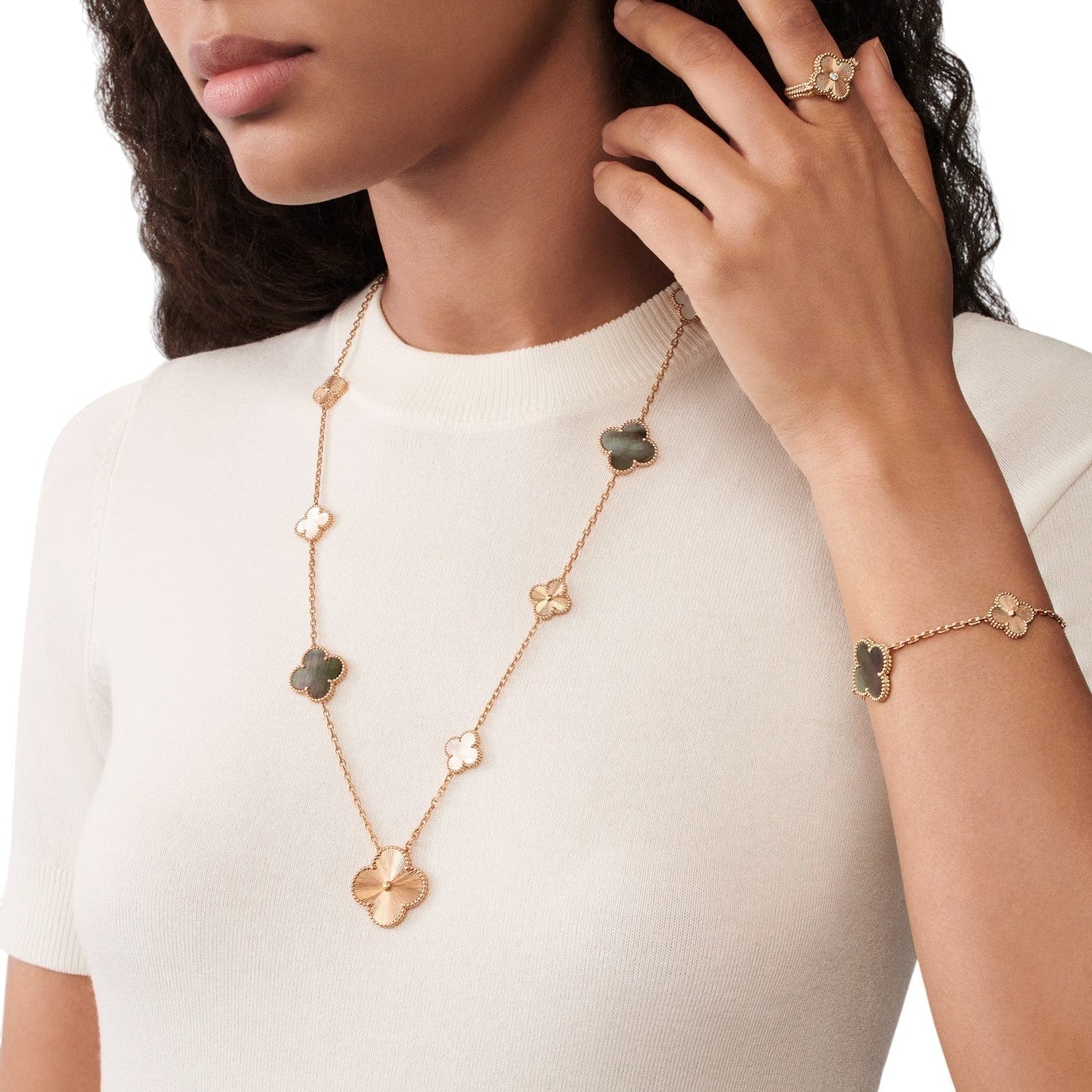 [Limara]DETACHABLE 15-MOTIF CLOVER STATEMENT SET - GREY MOTHER-OF-PEARL & LASER