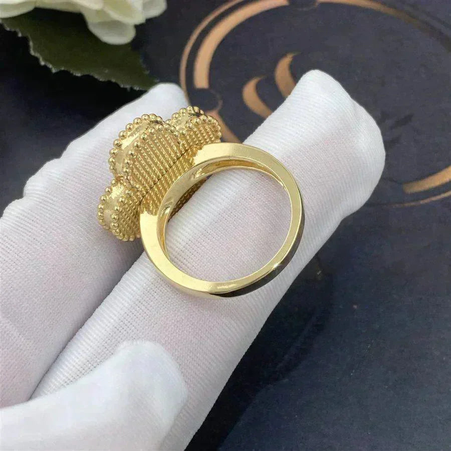 [Limara]CLOVER WHITE MOP RING