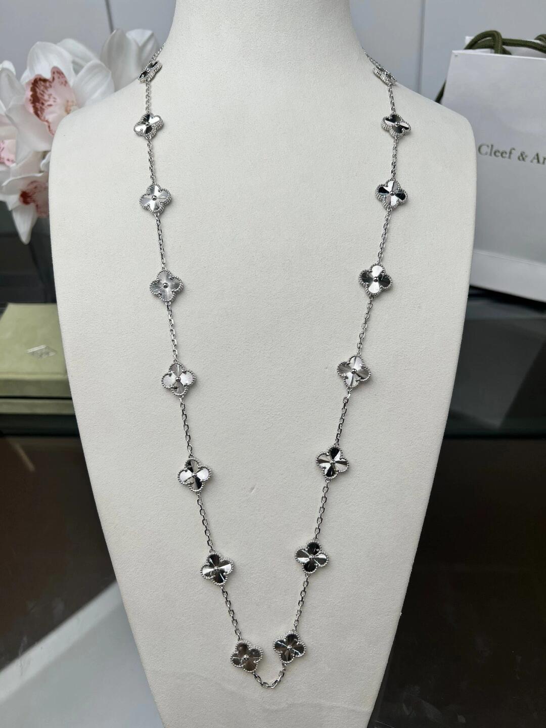 [Limara]CLOVER 20 MOTIFS  LASER SILVER