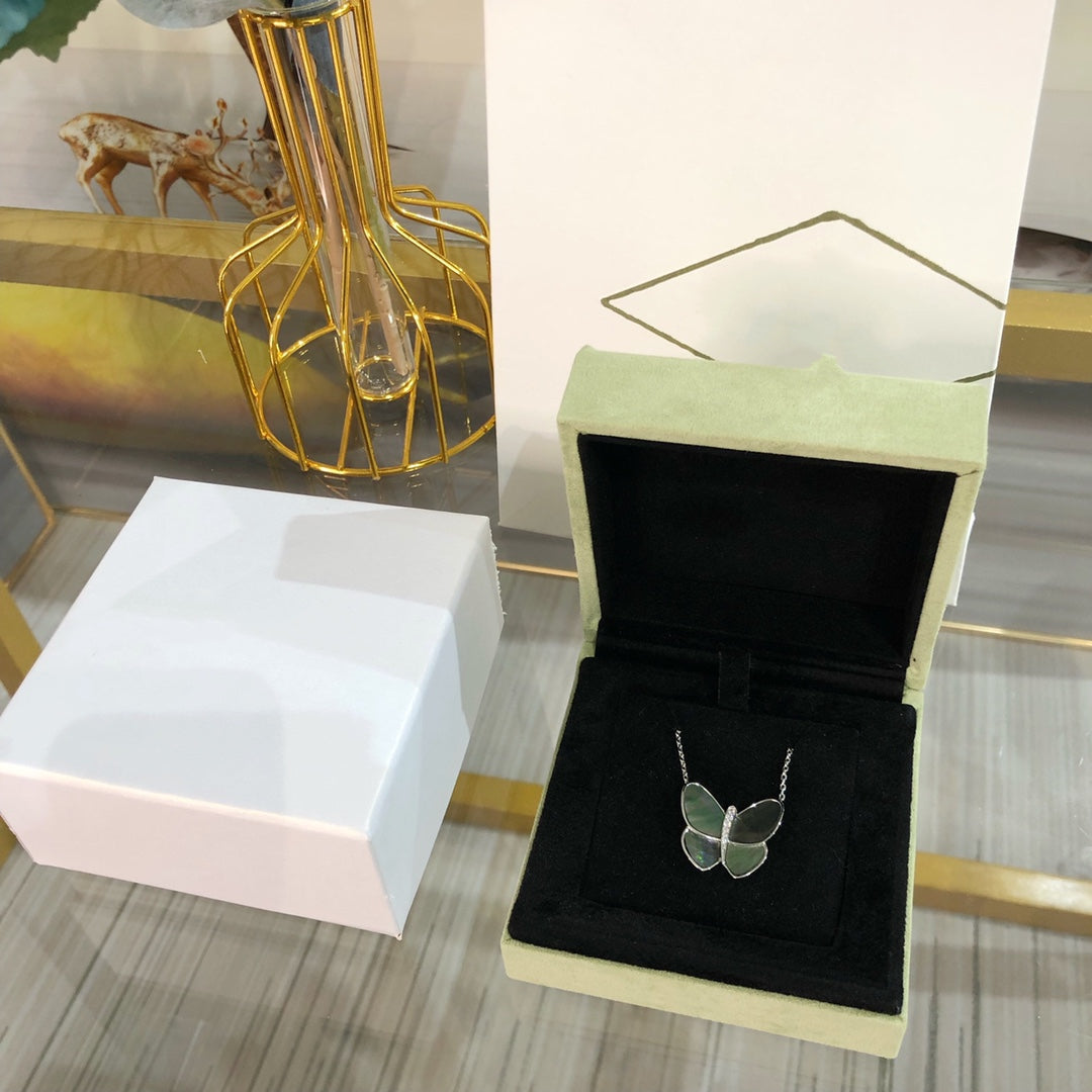 [Limara]LARGE BUTTERFLY SILVER PENDANT DIAMOND NECKLACE