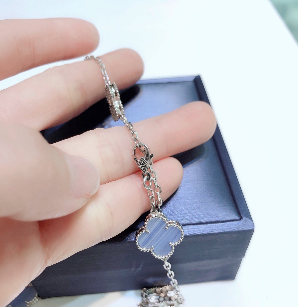 [Limara]CLOVER 10 MOTIFS CHALCEDONY DIAMONDS SILVER NECKLACE