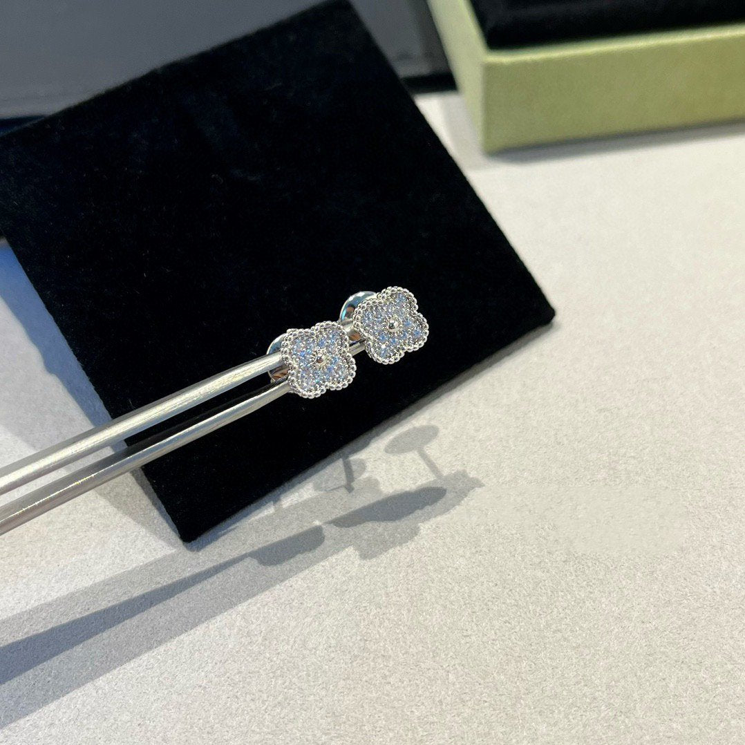 [Limara]CLOVER MINI DIAMOND STUD EARRINGS