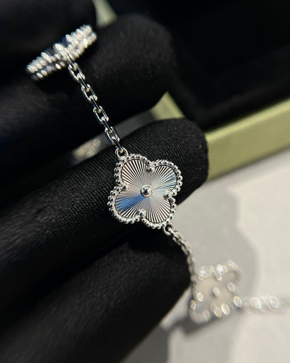 [Limara]LUCKY CLOVER 5-MOTIF BRACELET - LASER COLLECTION