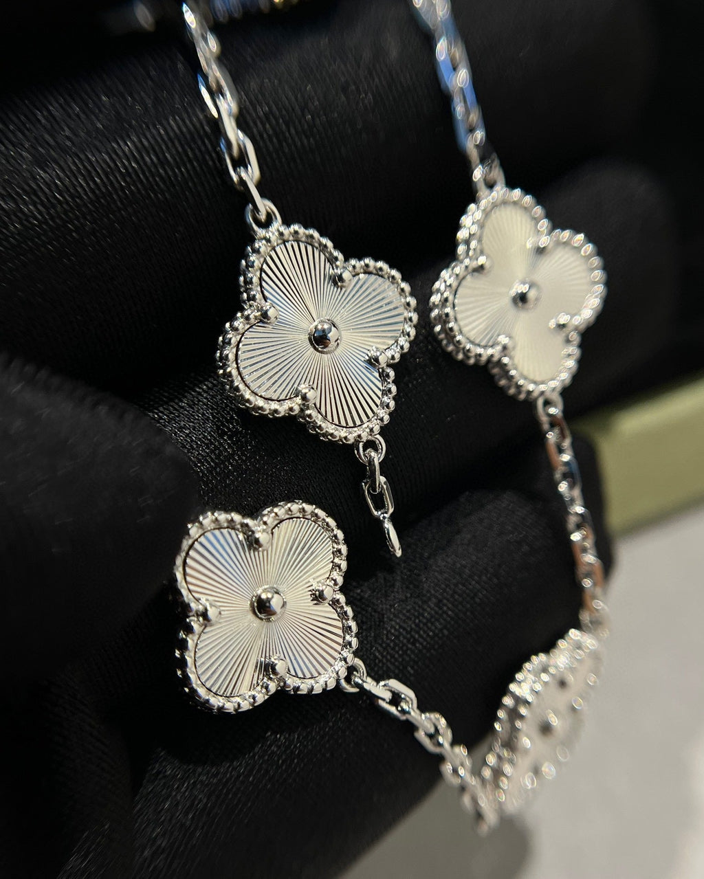 [Limara]LUCKY CLOVER 5-MOTIF BRACELET - LASER COLLECTION