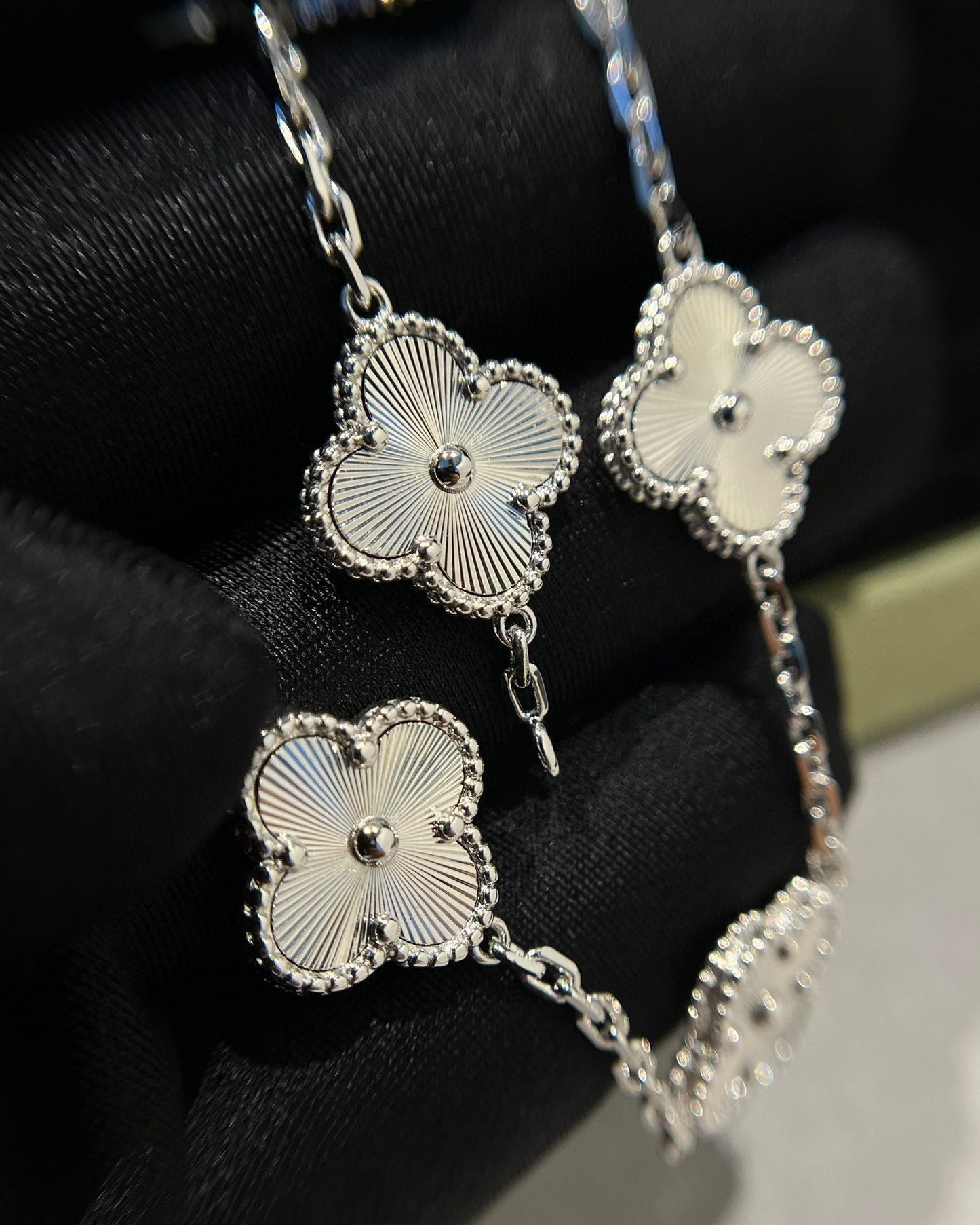 [Limara]LUCKY CLOVER 5-MOTIF BRACELET - LASER COLLECTION