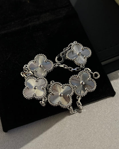 [Limara]LUCKY CLOVER 5-MOTIF BRACELET - LASER COLLECTION