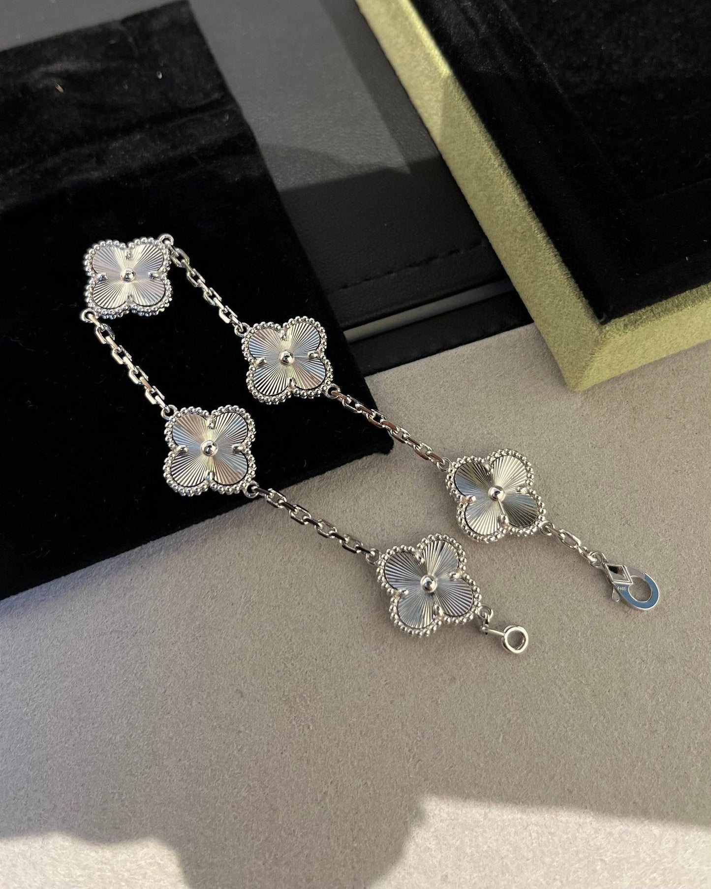 [Limara]LUCKY CLOVER 5-MOTIF BRACELET - LASER COLLECTION