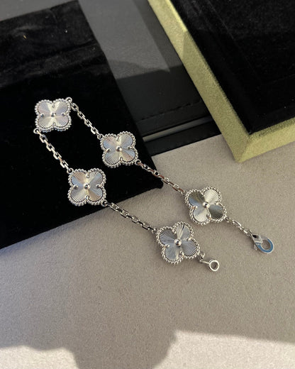 [Limara]LUCKY CLOVER 5-MOTIF BRACELET - LASER COLLECTION